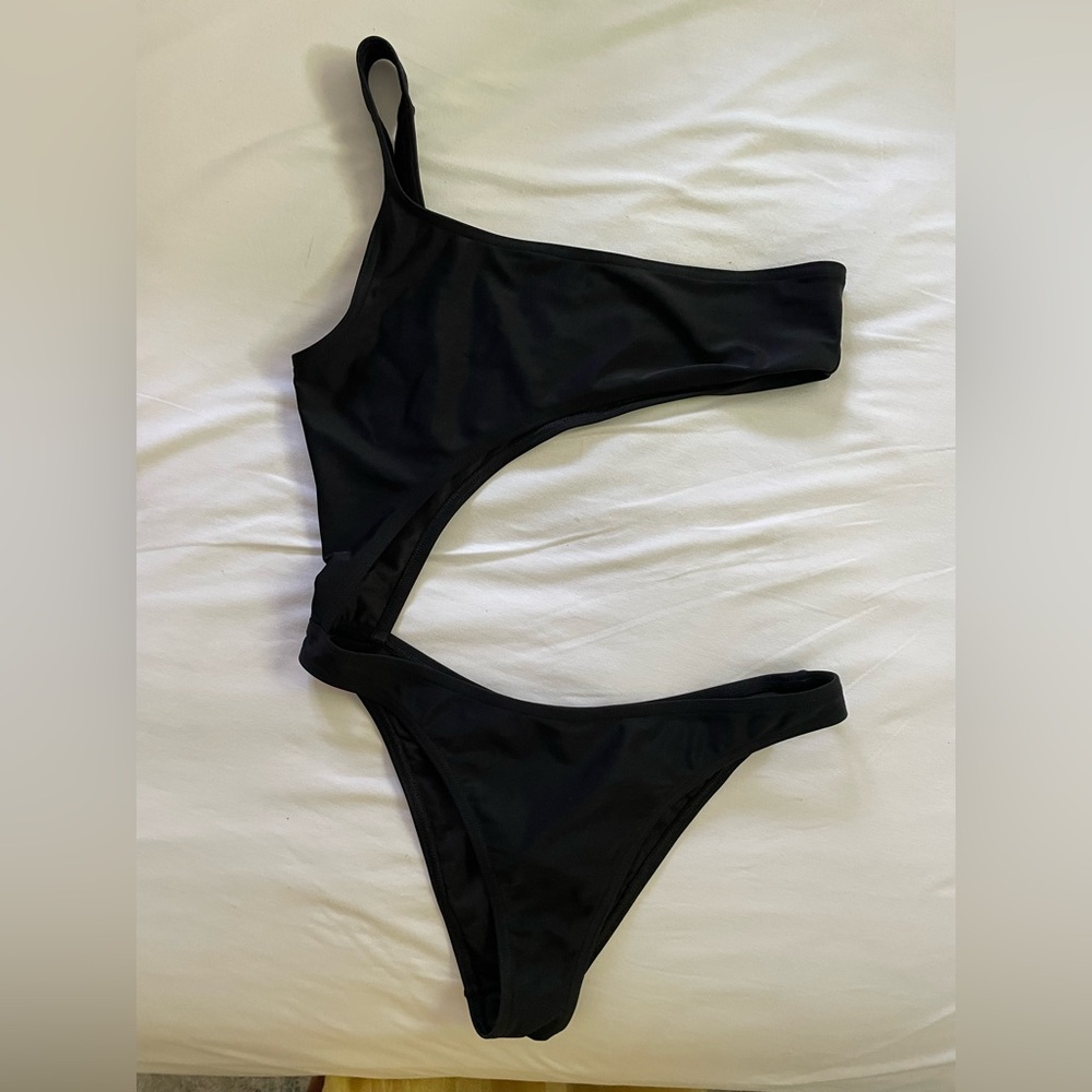 Super flattering MARNI X NO VACANCY black one piece